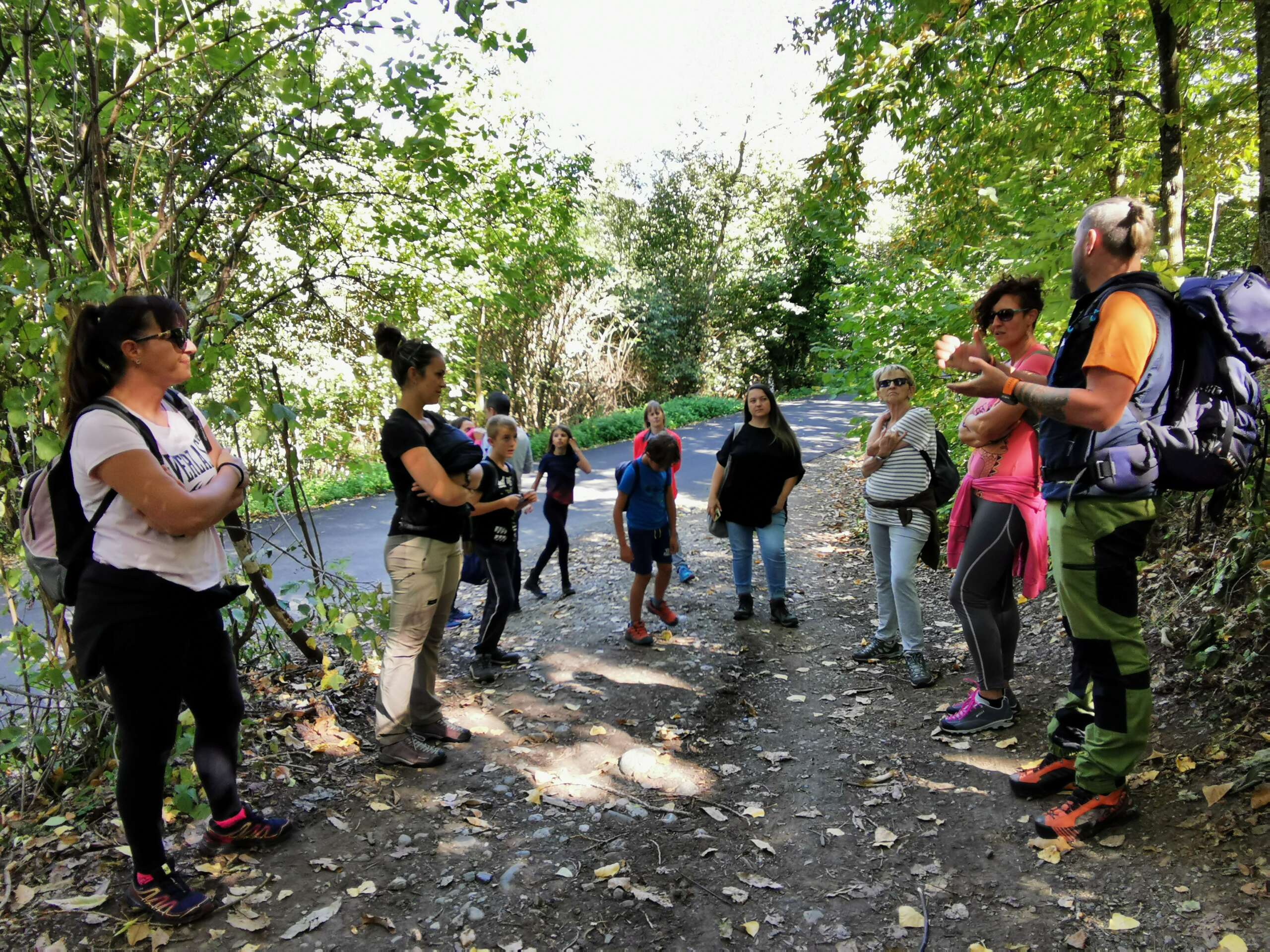 PERSONE NEL BOSCO